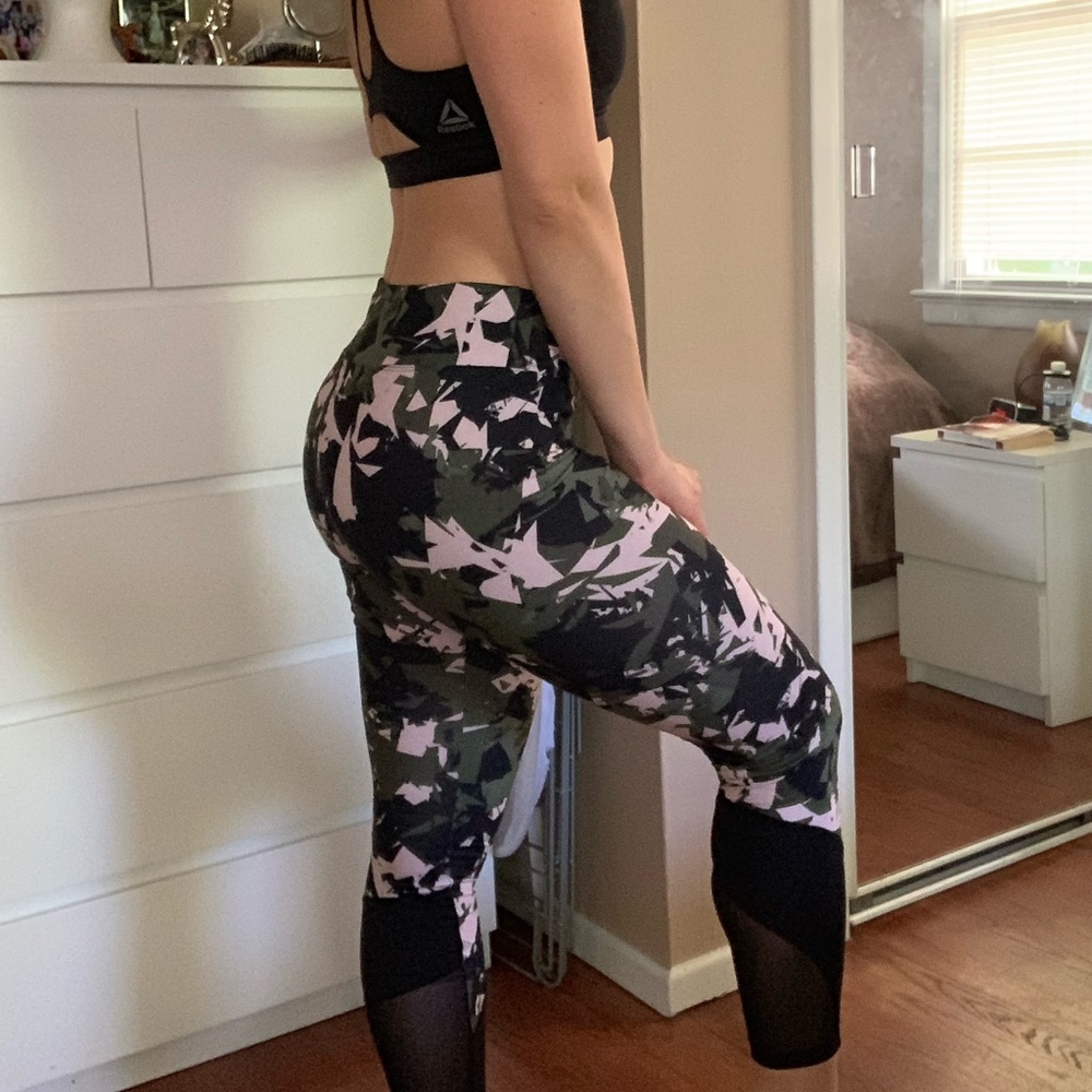 “Forest” athletic leggings by Fashion Nova